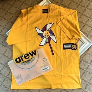drewhouse Golden yellow short sleeve Tshirt w pinwheel design NWT L